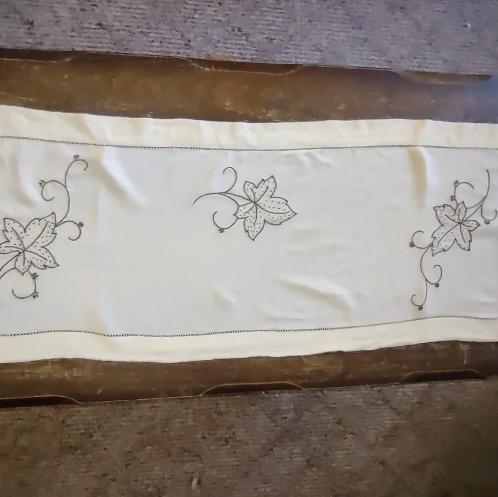 Sunshine Yellow Brown Oak Leaf Vintage Hand Embroidered Table Runner